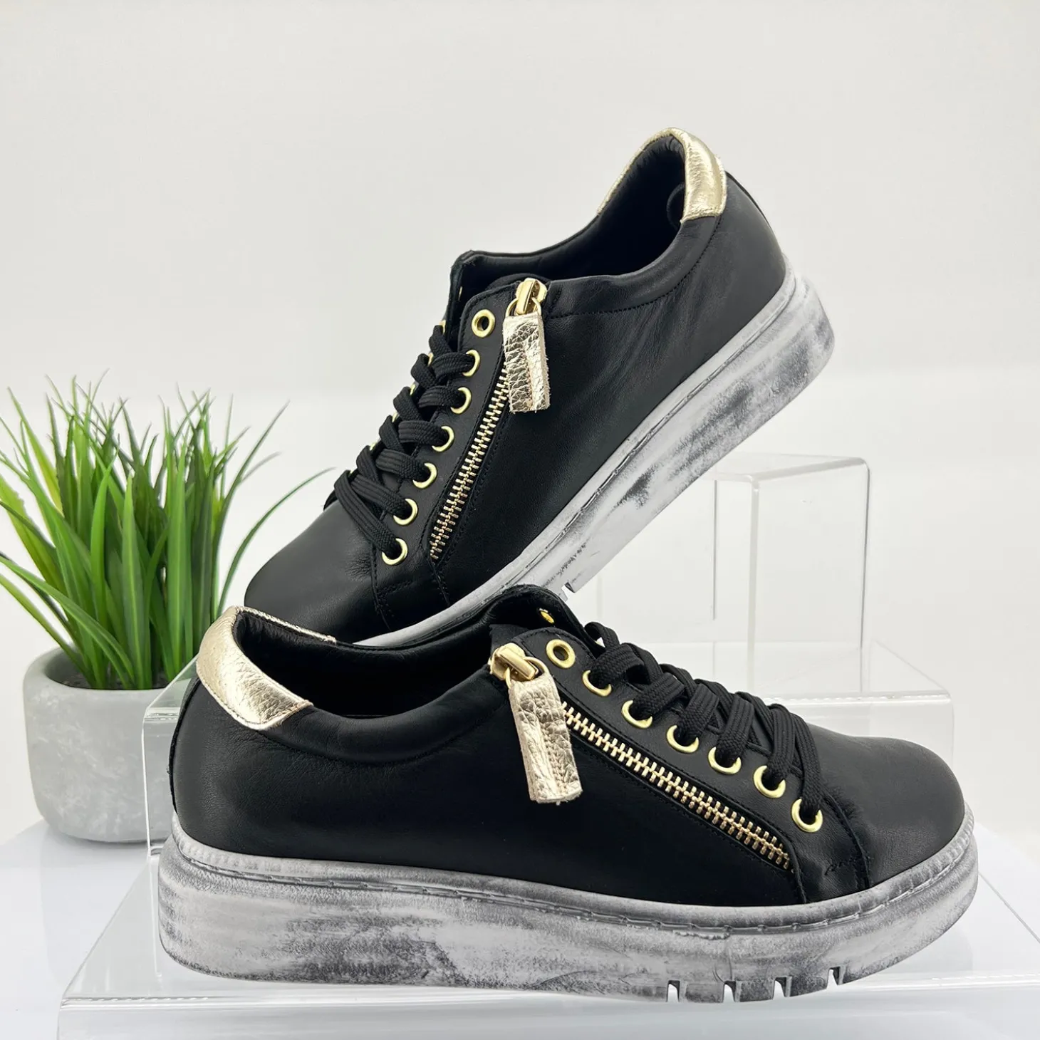 Tatter Sneaker | Black/Gold | RS3