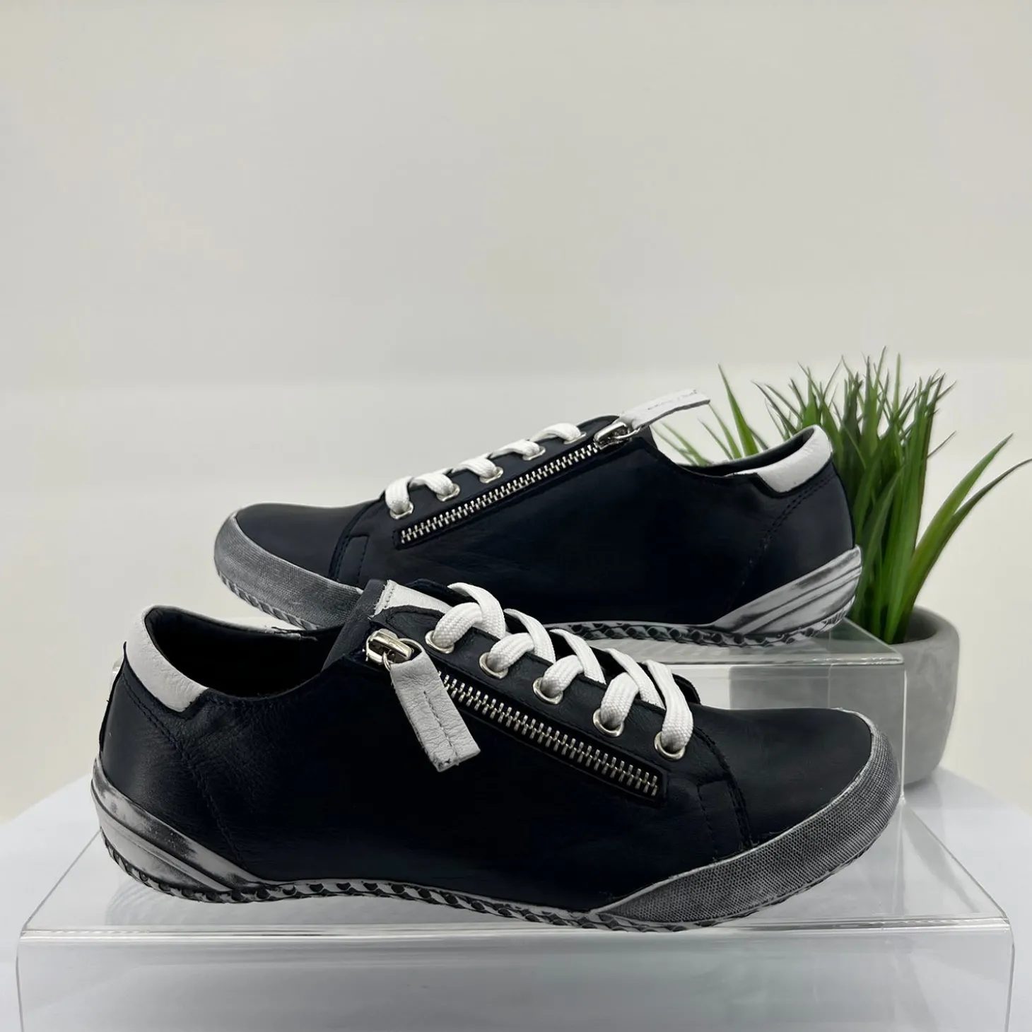 Tess Flat Sneaker | White/Navy | RS12