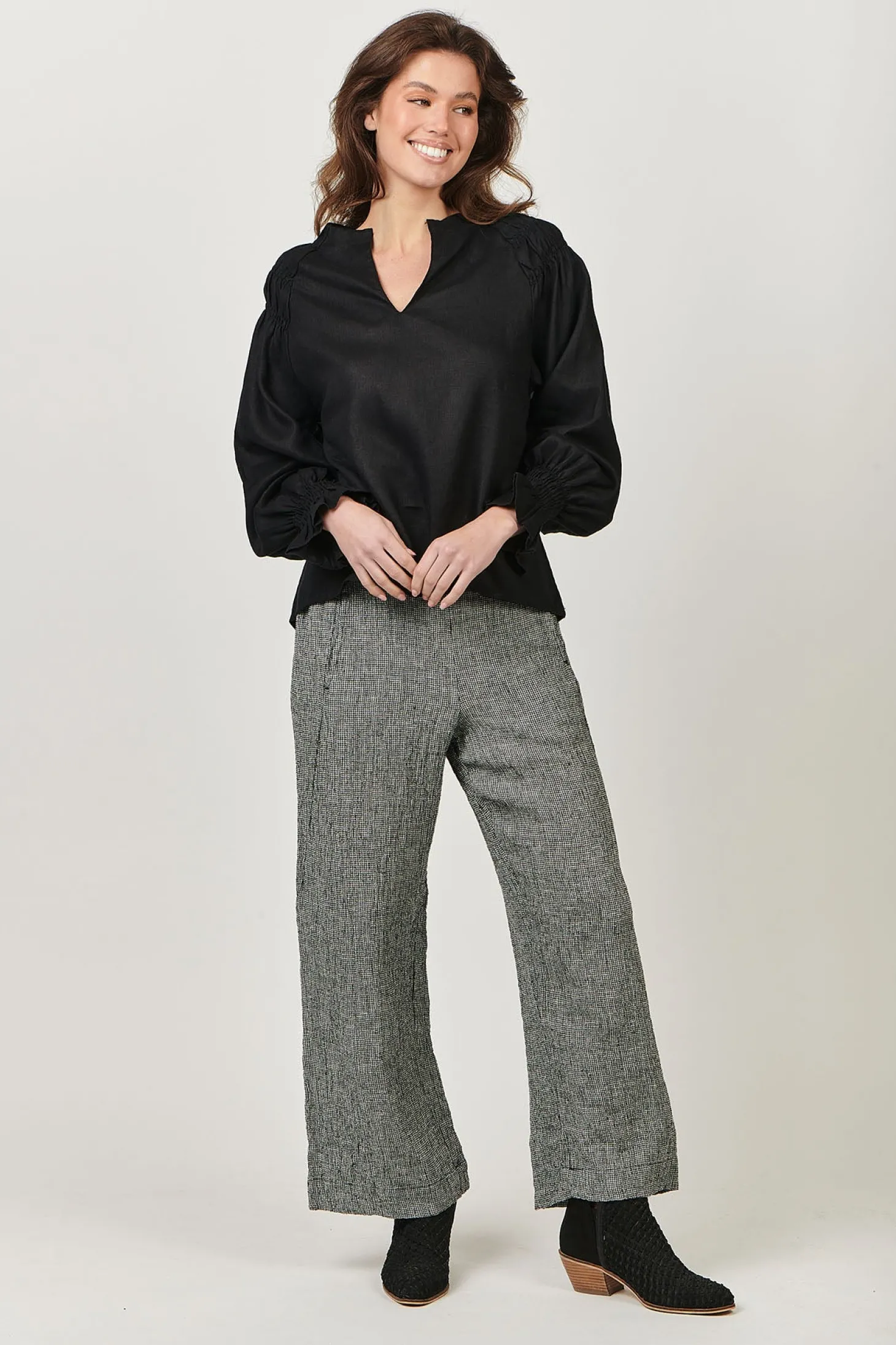 Tina V-Neck Linen Top - Black - OJ23