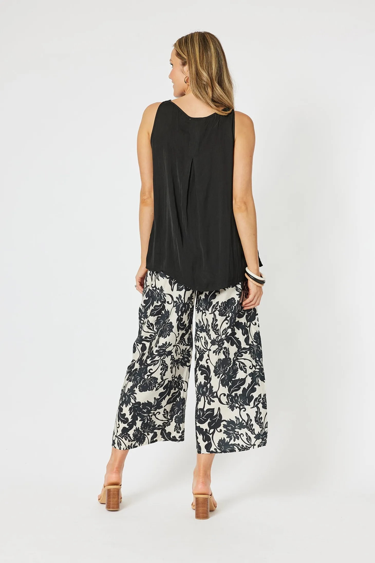 Traveller Luxe Cami - Black - HV4